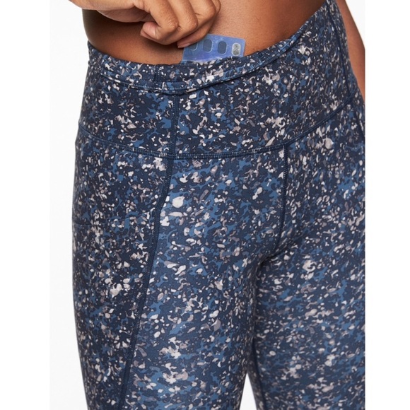 Athleta Sandstone Stash Pocket Salutation Leggings - Picture 3 of 8